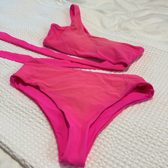 SHEIN Bikini - Picture 3 of 5